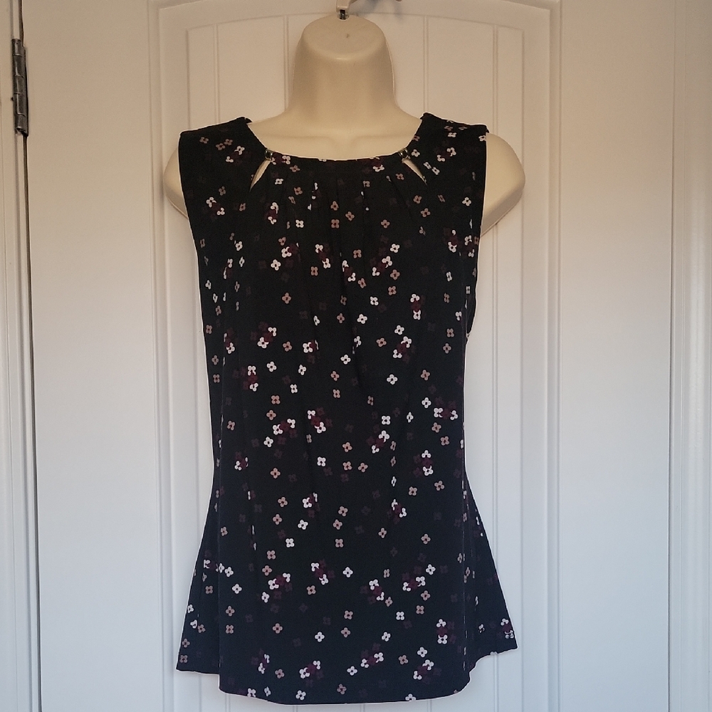 💗 TOMMY HILFIGER Floral Sleeveless Blouse with Silver Tone Cut Outs Black M